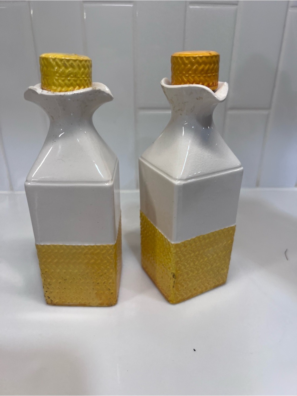 Vintage 1970’s Rooster Farmhouse Oil And Vinegar Set - Picture 5 of 7